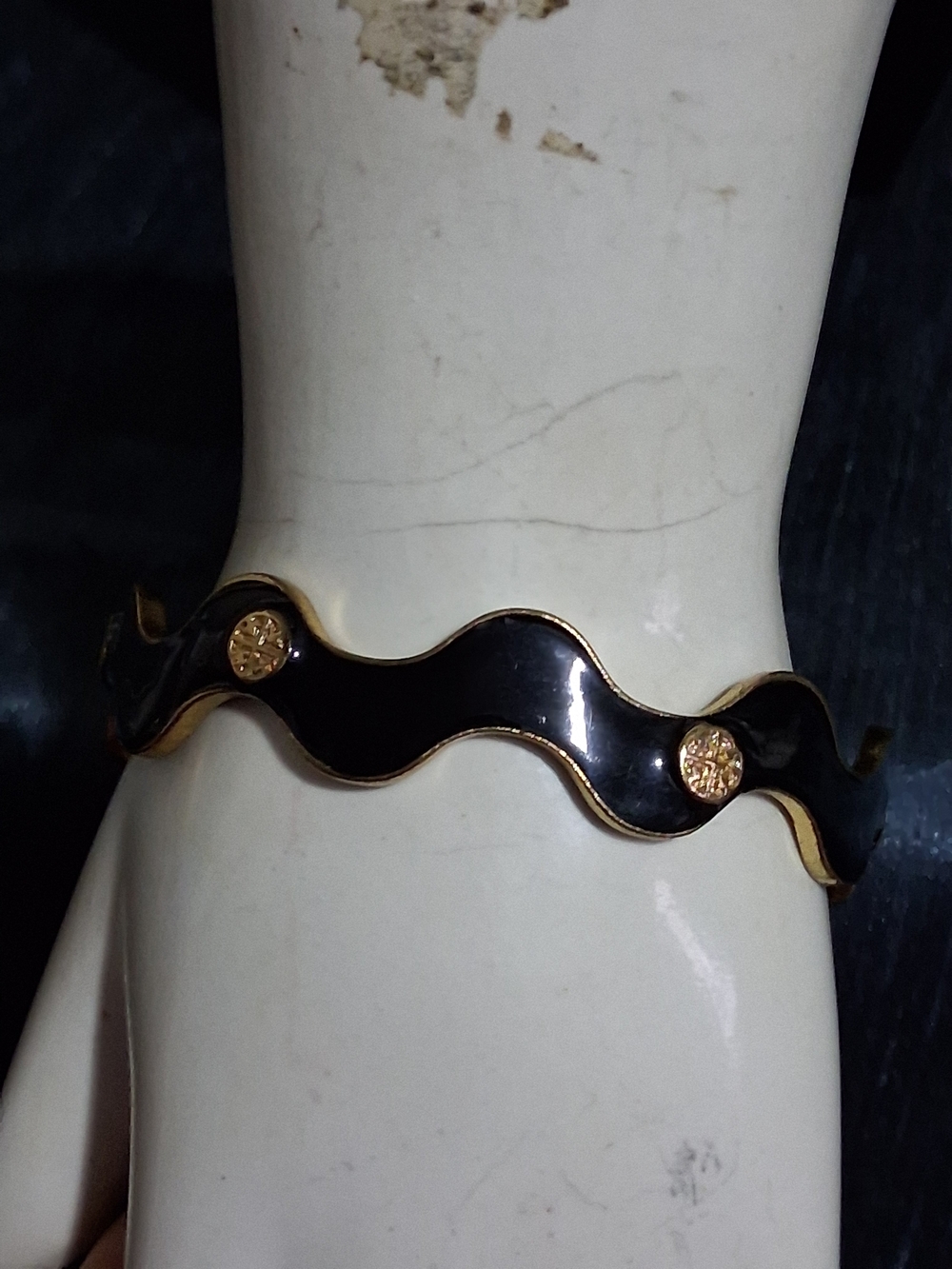 Vintage Gold Black Enamel Wavy Bangle Bracelet Cross Medallion Accent Spade Type - Picture 8 of 8